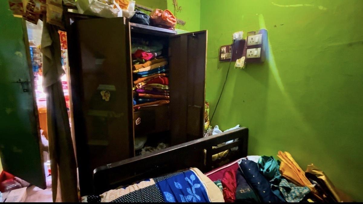 Burglars decamp with 65 sovereigns of gold jewellery, silver and cash